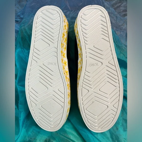 Toms Fenix Platform black with yellow floral platform 8.5 NWT - Picture 4 of 11